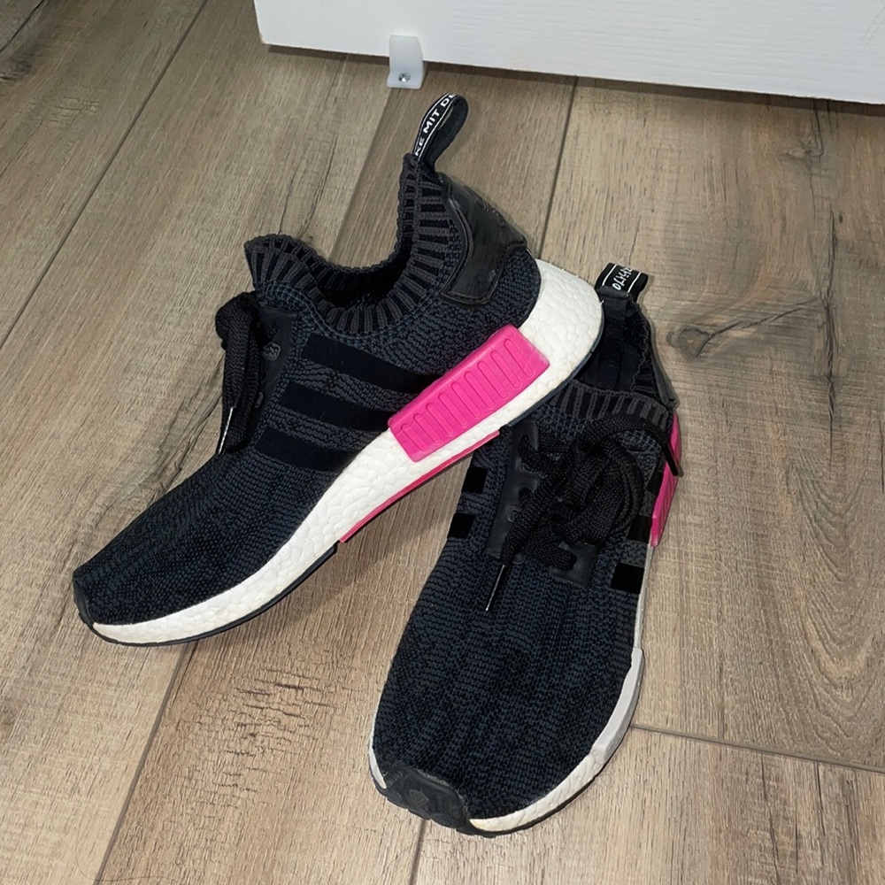 COPY - Pre-owned Women's NMD's Size (8)